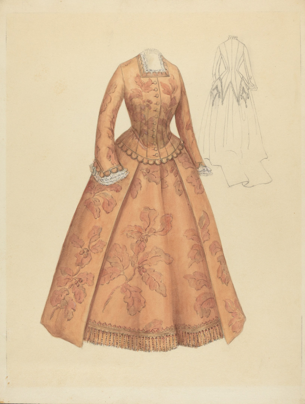 Eine detaillierte Zeichnung eines Kostümdesigns aus dem 18. Jahrhundert, das ein langes, hochgeschlossenes Kleid mit einem floral gemusterten Mieder in Rosa, Lila und Blau, einen voluminösen Rock mit Spitzenbesatz und einen hellblauen Hintergrund zeigt.