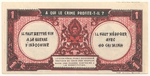 Französische Banknote mit ernstem Mann im Anzug vor weißem Hintergrund mit schwarzem Rand, Text lautet: "A qui le crime profite-il?"