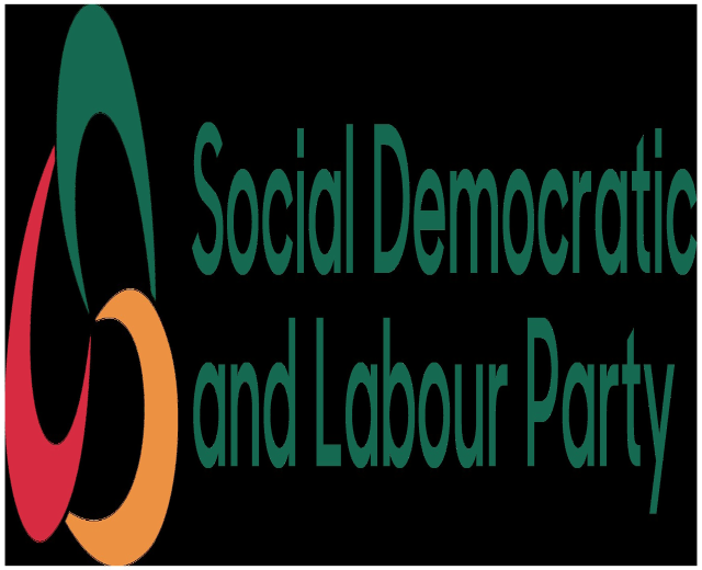 Weißer Hintergrund mit zentraler fetter schwarzer Schrift, die "Sozialdemokratische Partei Deutschlands" enthält, eingerahmt von einem dünnen schwarzen Rand, in einer modernen professionellen Schriftart.