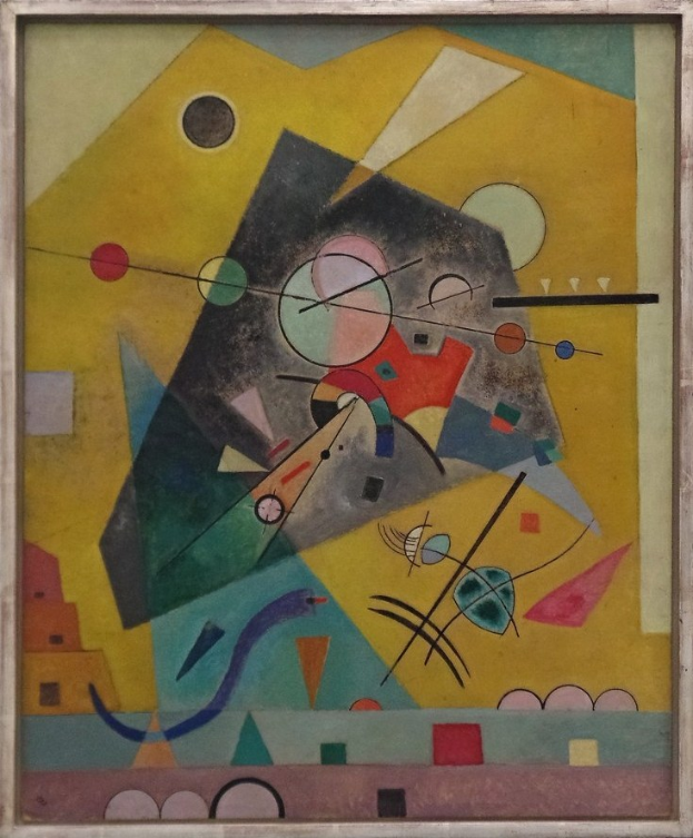 Gemälde von Wassily Kandinsky in einem klassischen Rahmen, das an einer Wand hängt.