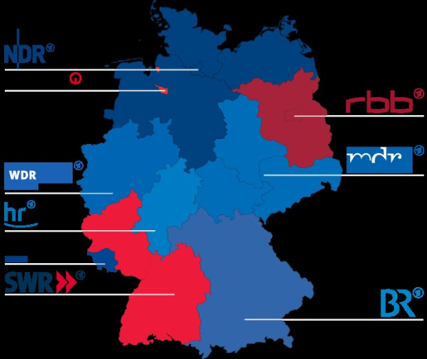 Eine Deutschlandkarte mit rot und blau hervorgehobenen Bundesländern, die die Ergebnisse der Wahl von 2016 zeigen, einschließlich der Namen der Kandidaten und des Wahldatums.