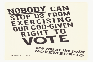 Ein Plakat mit fetter schwarzer Schrift auf weißem Hintergrund, eingerahmt von einem schmalen schwarzen Rand, das 'Niemand kann uns daran hindern, unser Gottgegebenes Recht auf Wahl auszuüben.' sagt.