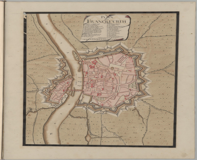 Ein altes Buch mit einer detaillierten Karte von Frankfurt, Deutschland, das Straßen, Gebäude und Sehenswürdigkeiten zeigt.