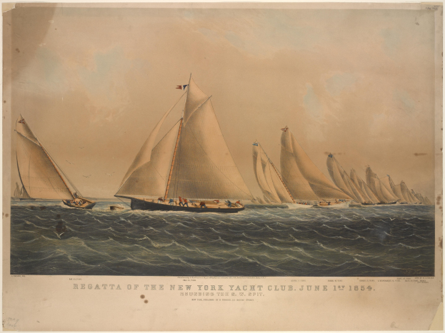 Regatta des New York Yacht Clubs mit Booten auf dem Wasser, Menschen an Bord, sichtbarem Himmel und Text auf Papier.