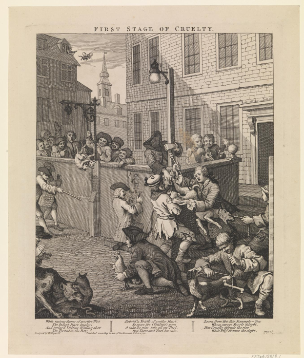 Eine Gruppe von Menschen und Tieren versammelt sich vor einem Gebäude mit Fenstern und einer Laterne, mit einem Himmel im Hintergrund; der Text "Erste Stufe der Grausamkeit" ist unten sichtbar.