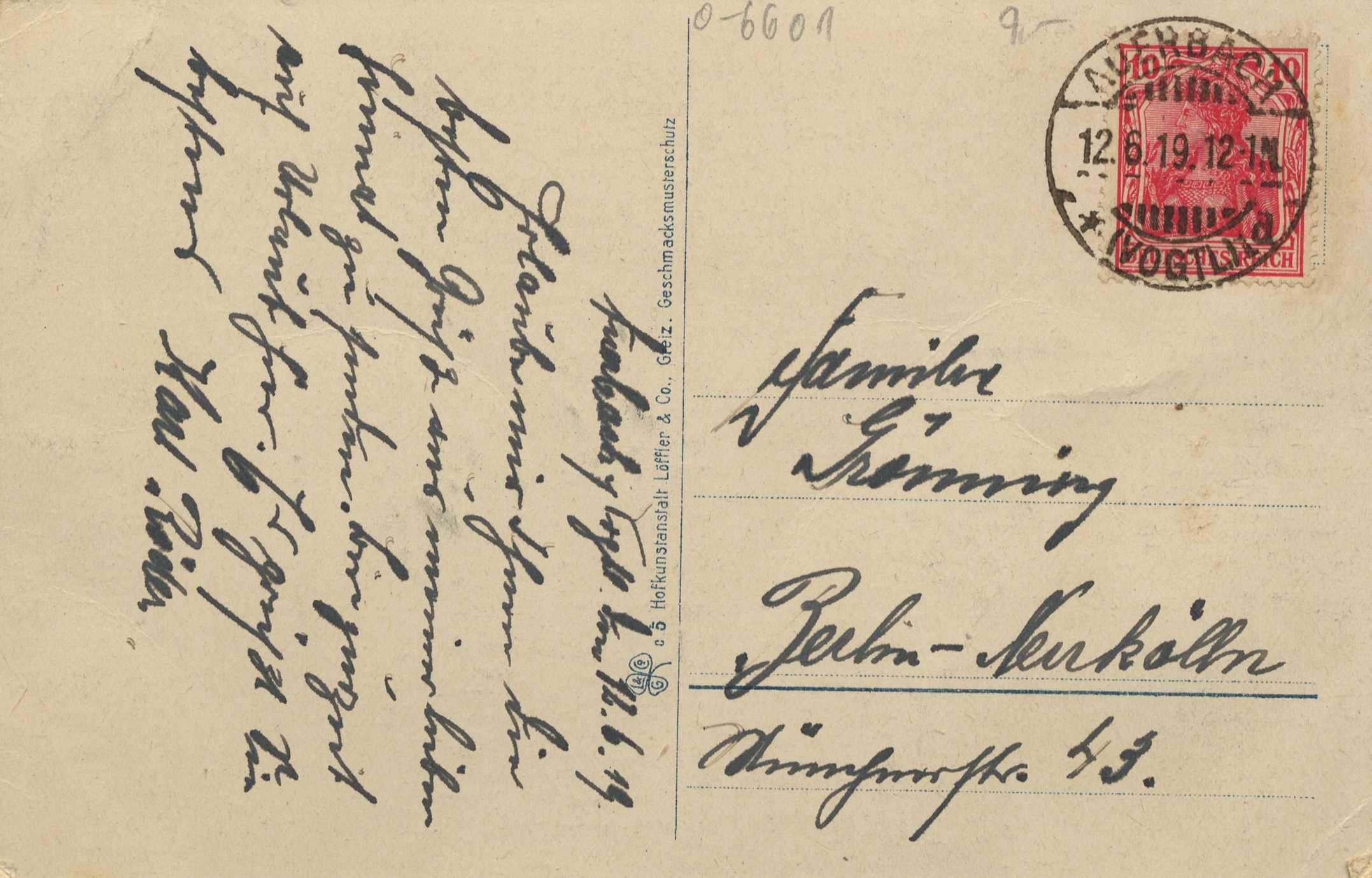 Alte deutsche Postkarte mit rotem Stempel und gedrucktem Text "Gesimnacks & Co. & Co." auf altem Umschlag.