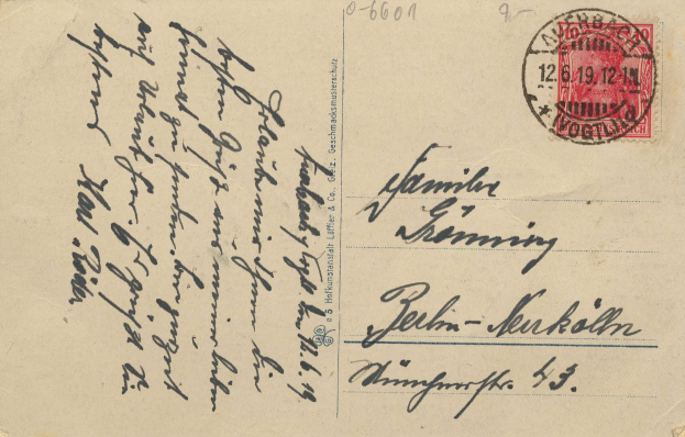 Alte deutsche Postkarte mit rotem Stempel und gedrucktem Text "Gesimnacks & Co. & Co." auf altem Umschlag.
