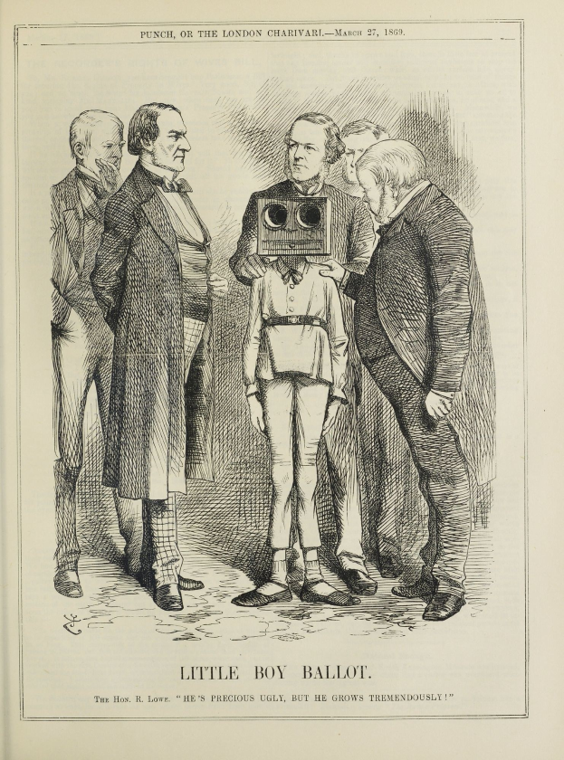 Eine Zeichnung eines kleinen Jungen, der eine Kamera hält und in der Mitte einer Gruppe von Menschen steht, mit dem Text "Kleiner Junge wählt" unten.